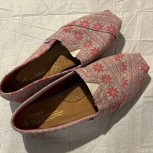 TOMS Classic Snowflake Shoes